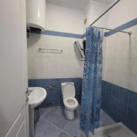 Daire Quiet Corner Apartments, Delijorgji Tiran