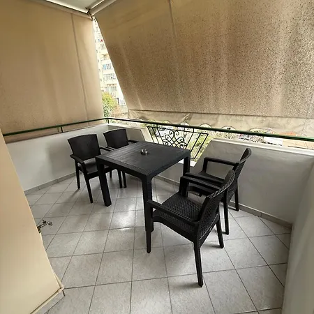 Quiet Corner Apartments, Delijorgji 地拉那