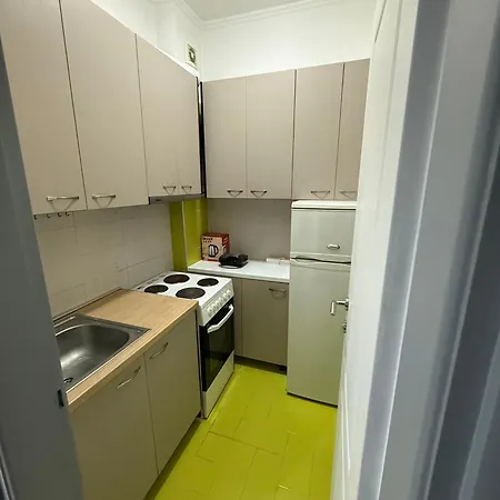 Quiet Corner Apartments, Delijorgji * 地拉那