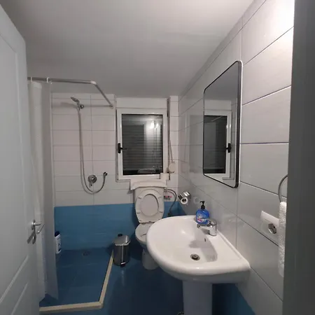 شقة Quiet Corner Apartments, Delijorgji *