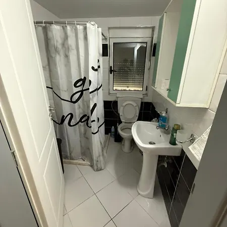 Quiet Corner Apartments, Delijorgji * تيرانا