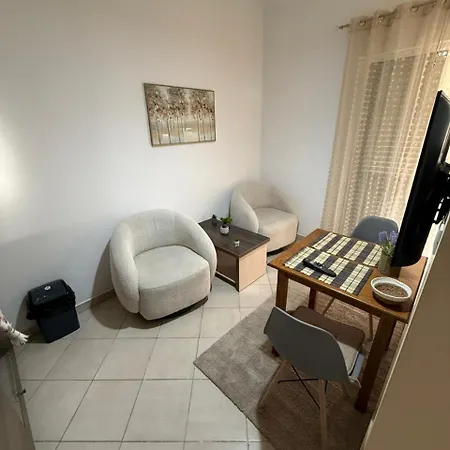 Quiet Corner Apartments, Delijorgji Appartamento
